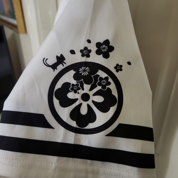 Cat-themed Harajuku top, size Medium.  Excellent used condition - Picture 5 of 11